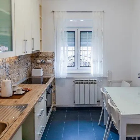 Apartman House 5
