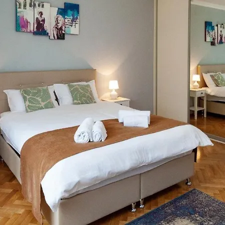 Apartman House 5 *